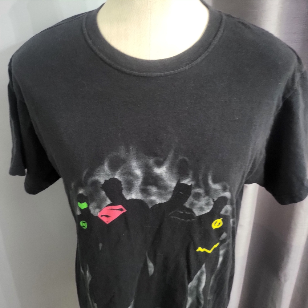 DC Comics Superhero Emblem T-Shirt - Picture 3 of 4